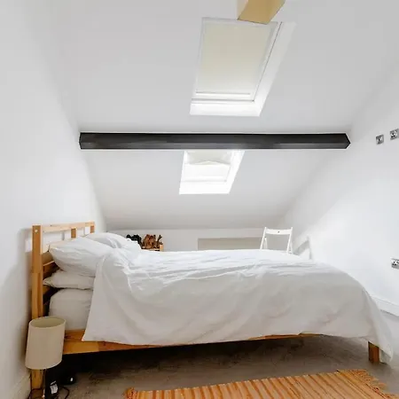 Modern Apartment With Terrace Bristol Exterior photo