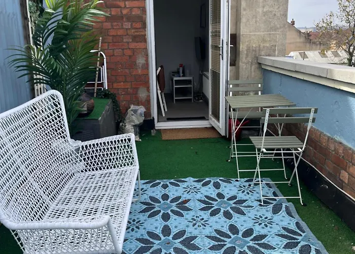 Modern Apartment With Terrace