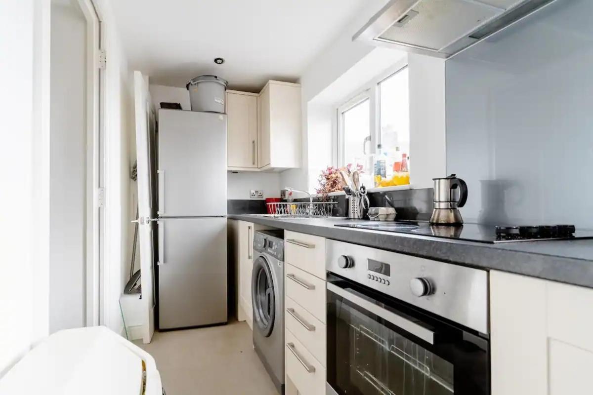Modern With Terrace Apartment Bristol