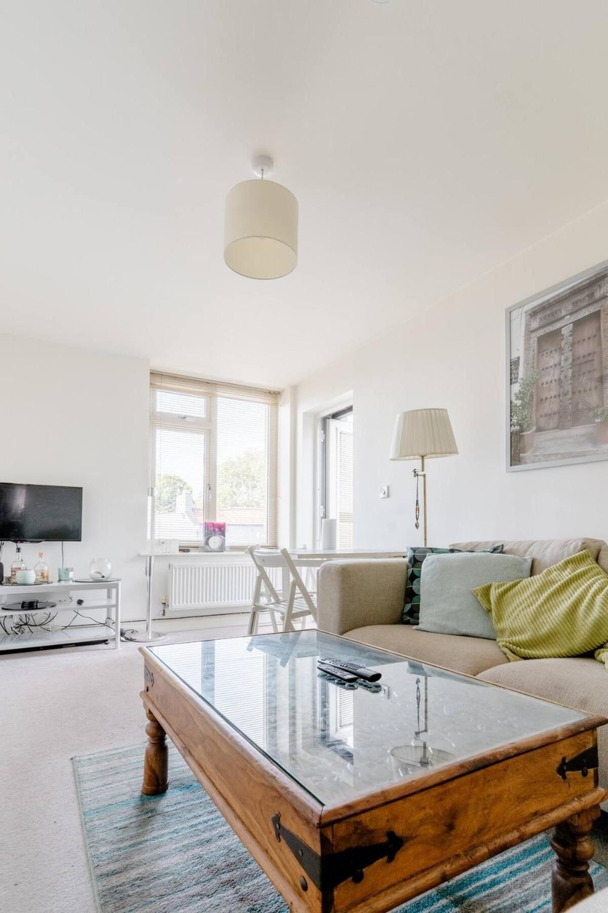 Modern With Terrace Apartment Bristol